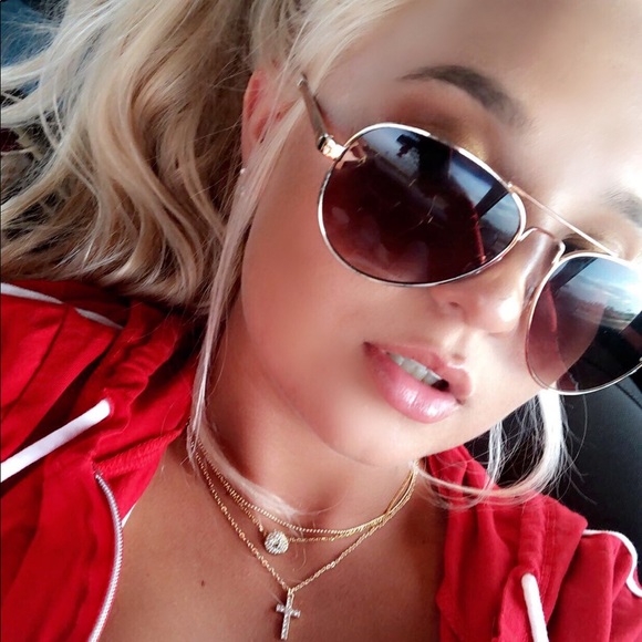 Meet your Posher, Nia - Picture 1 of 4